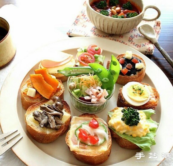 Creative DIY beautiful and loving breakfast plate