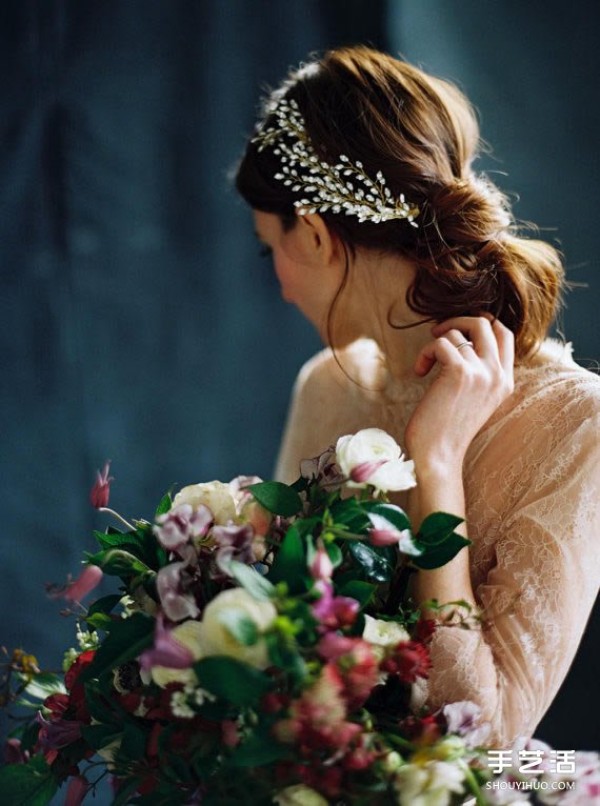 Four kinds of dreamy garlands for the bride and unconventional bridal headwear