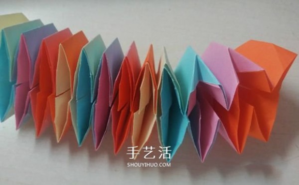 You can turn it inside out and out at will! Illustration of the origami method of transforming paper flower balls