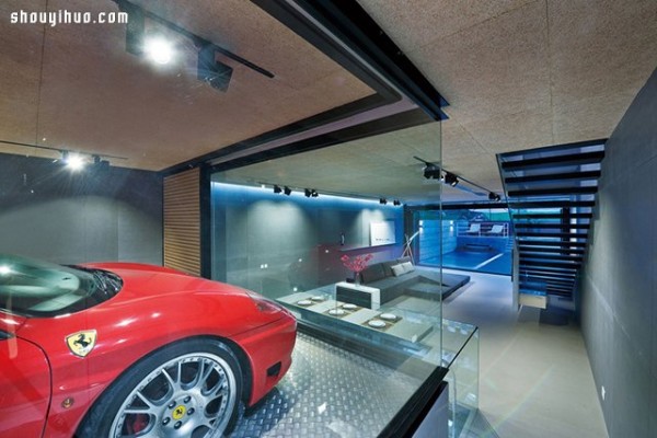 Sleep with Ferrari! Hong Kongs luxury sports car villa design