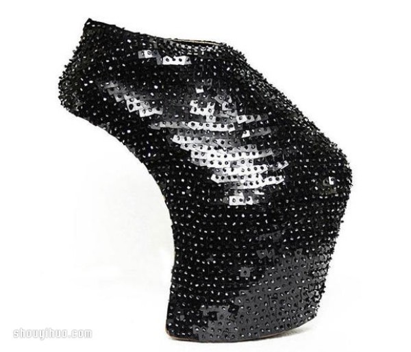 There is no most exaggerated, only more exaggerated experimental high-heeled shoes design