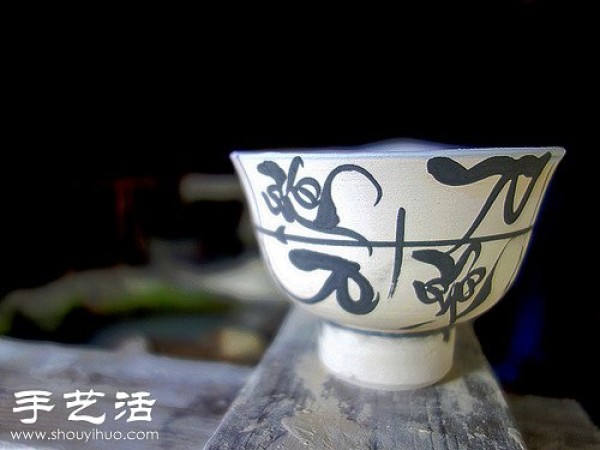 Jingdezhen, the ancient production process of a blue and white porcelain bowl