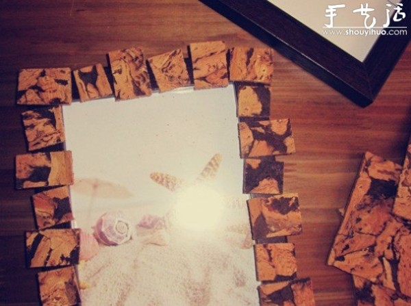 Use wall stickers to DIY renovation of old photo frames