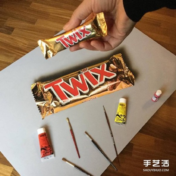 Hyper-realistic three-dimensional paintings are so realistic that people can