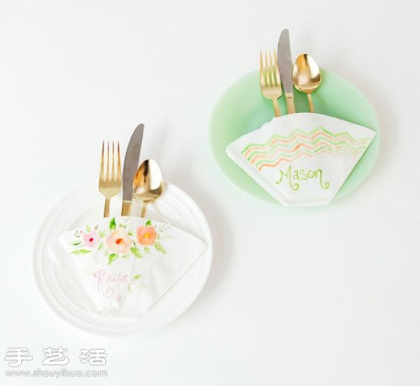 Hand-making tutorial on thoughtful dining table cards