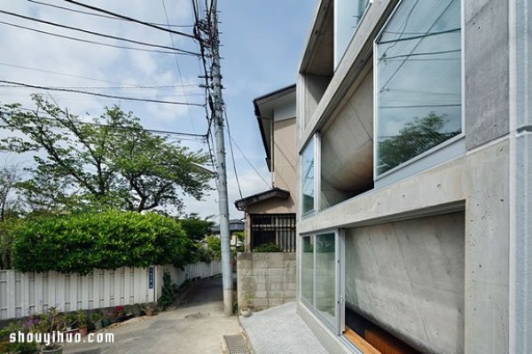 Japanese folding screen Ura House: wonderful floor recessed overlapping design