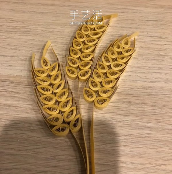 Illustrated tutorial on how to make paper-quilled wheat ears