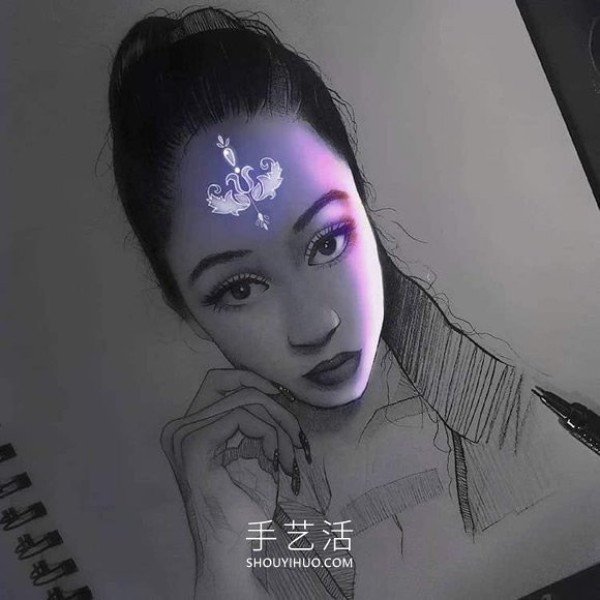 Creative pencil drawing DIY that looks like its illuminated by fluorescent lights