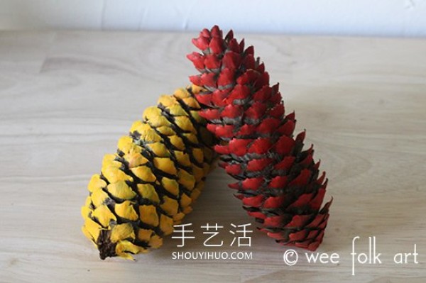 An illustrated tutorial on how to make autumn painted pine cone decorations