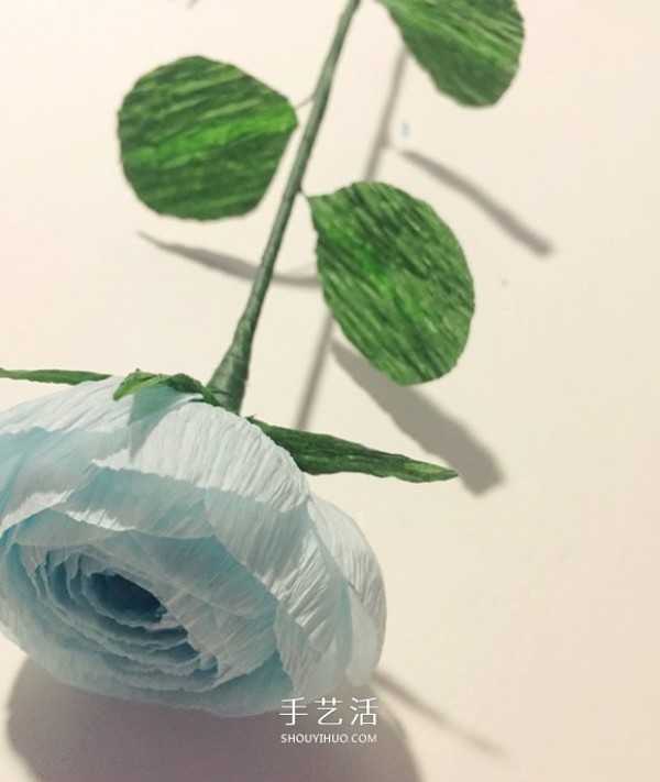 Simple and beautiful illustrations of how to make crepe paper peonies