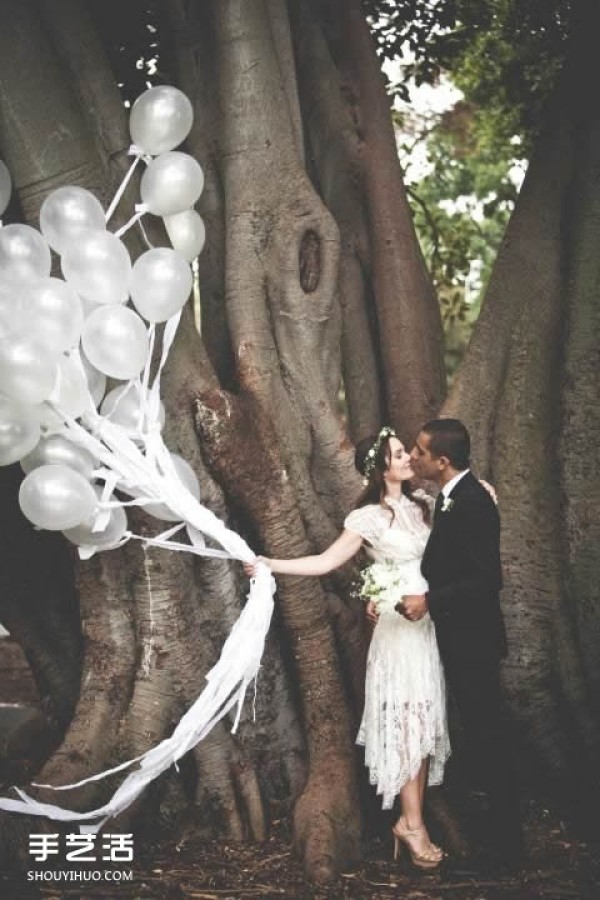 To create romantic wedding photos and the wedding scene, you must learn how to decorate DIY