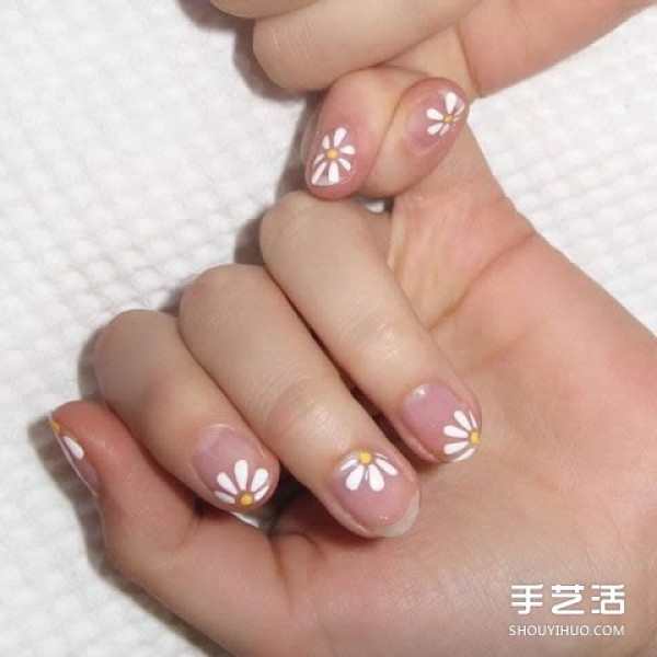 10 Nail Art Inspirations for Spring 2017: Farewell to the Dull Colors of Autumn and Winter