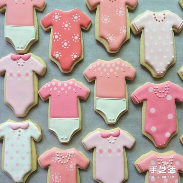 She who loves colors and sweets creates dreamy fondant cookies