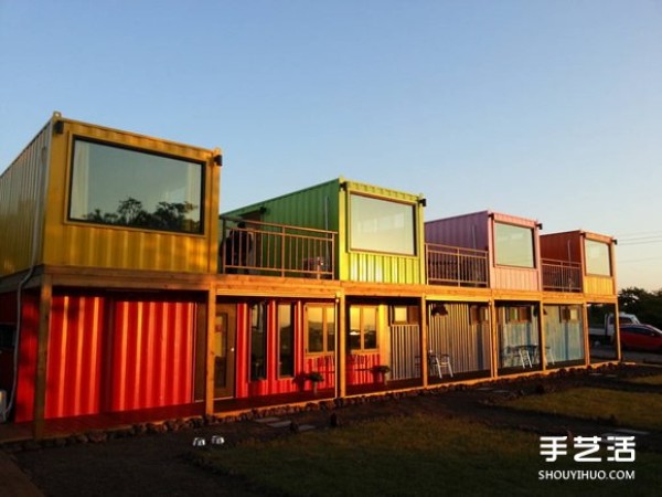 A high-end shopping mall transformed by stacking iron containers