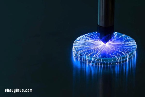 Photography of a perfect storm of artificial lightning under a Tesla coil