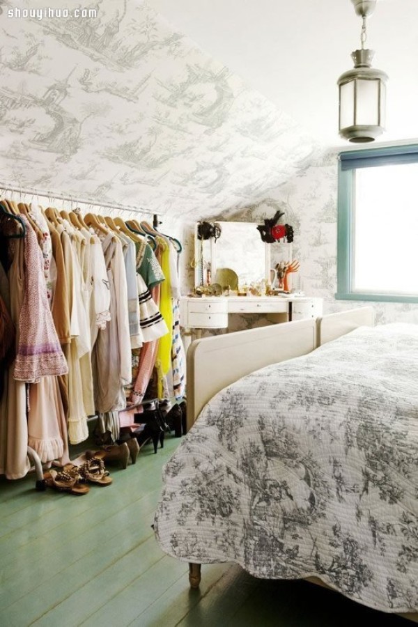 Open wardrobe: save space and give the room a wider view