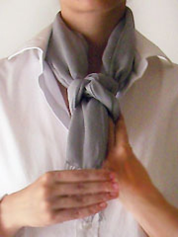 A complete collection of various ways to tie a scarf, and an illustration of how to tie a long scarf