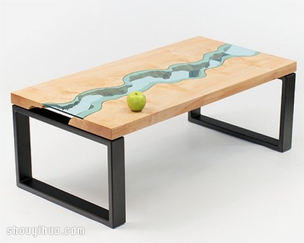 Use wood and blue glass to make a table with a beautiful river