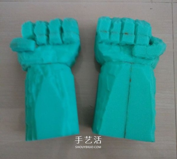 How to make Hulk gloves with sponges