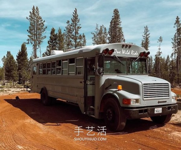 This couple transformed an ordinary school bus into a stylish tiny house