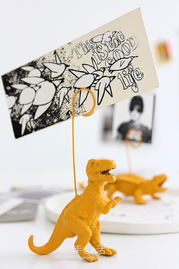 How to reuse plastic dinosaur toys into DIY creative note holders