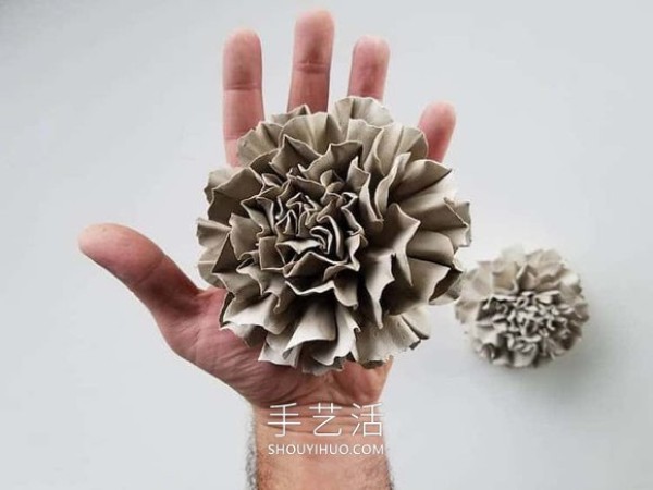 Exquisite handmade porcelain flowers! Looks like real beautiful flowers