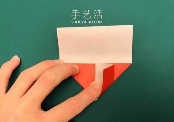 The illustrated tutorial on how to fold a handmade origami lantern is simple and cute