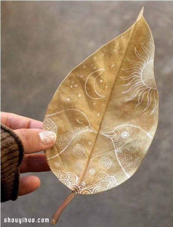 Creative Leaf Painting DIYCome and pick up some fallen leaves and try DIY