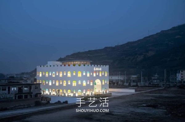 Rainbow glass turns this kindergarten into a colorful kaleidoscope