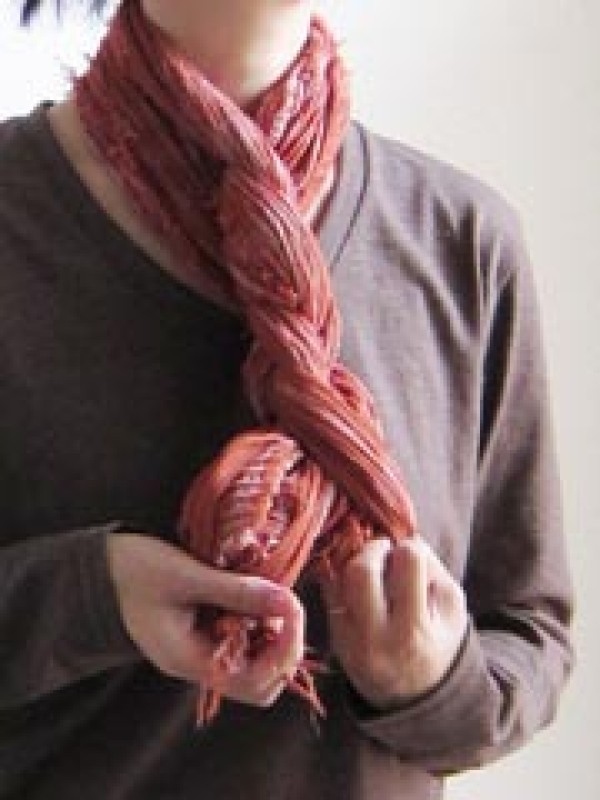 A comprehensive collection of various ways to tie a scarf, and 60 ways to tie a long scarf