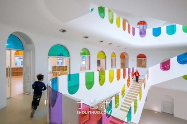 Rainbow glass turns this kindergarten into a colorful kaleidoscope