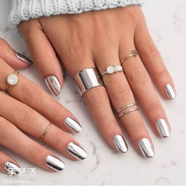 12 Autumn and Winter Nail Painting Inspirations to Bring You a Gorgeous and Festive Atmosphere