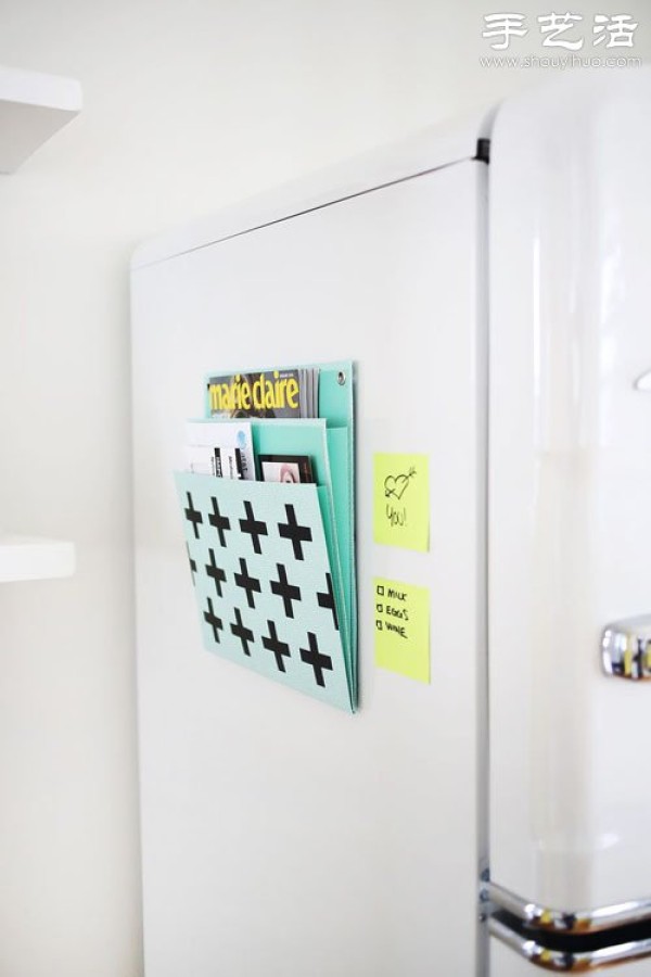 Using the principles of refrigerator magnets to DIY handmade magazine racks