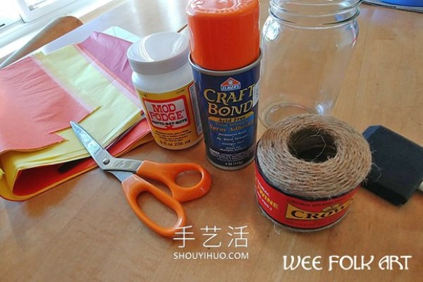 How to make an autumn-style vase by pasting colored tissue paper on a glass bottle