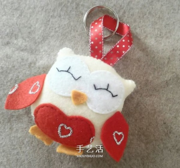 A Valentines Day gift for your boyfriend! Homemade fabric owl key ring pendant