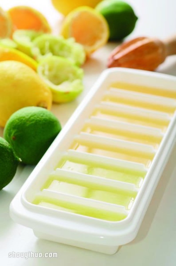 How to make your own lemon ice cubes, a simple DIY lemon ice cube recipe