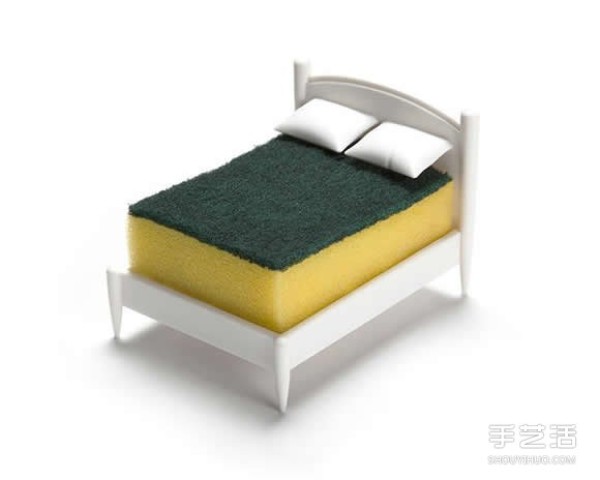 The design of the bed-shaped vegetable and cloth rack is both interesting and practical