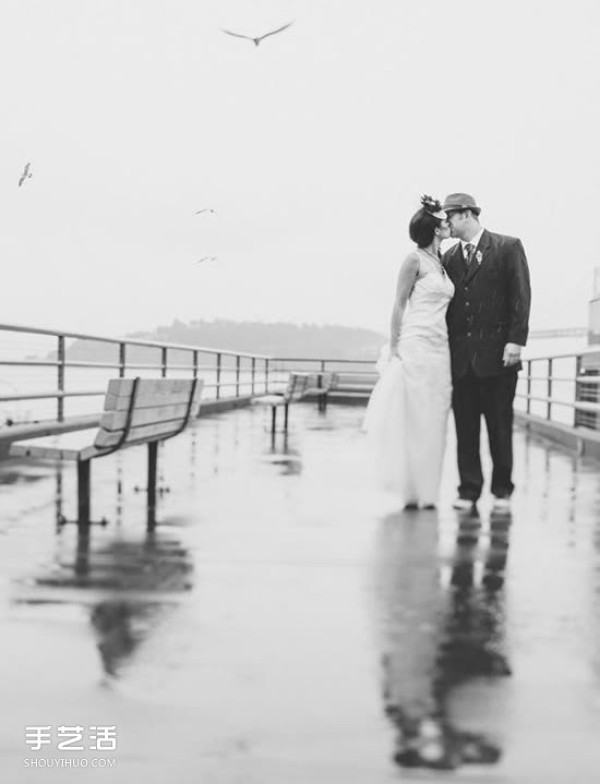 On rainy days, you can also perform romantic, aesthetic and romantic wedding photography in the rain