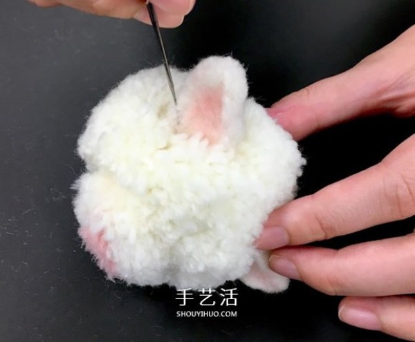 How to make your own yarn ball animal brooch