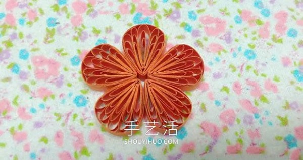 You can also do it with a comb! Simple and cute handmade paper five-petal flower