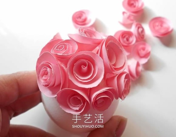 Illustrated tutorial on how to make simple paper rose balls