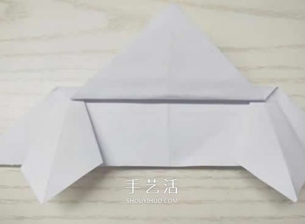 Kindergartens simple origami tutorial, illustrations of how to fold a cute little flying saucer