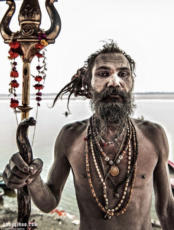 The terrifying "corpse-eating tribe" Aghori in Varanasi, India