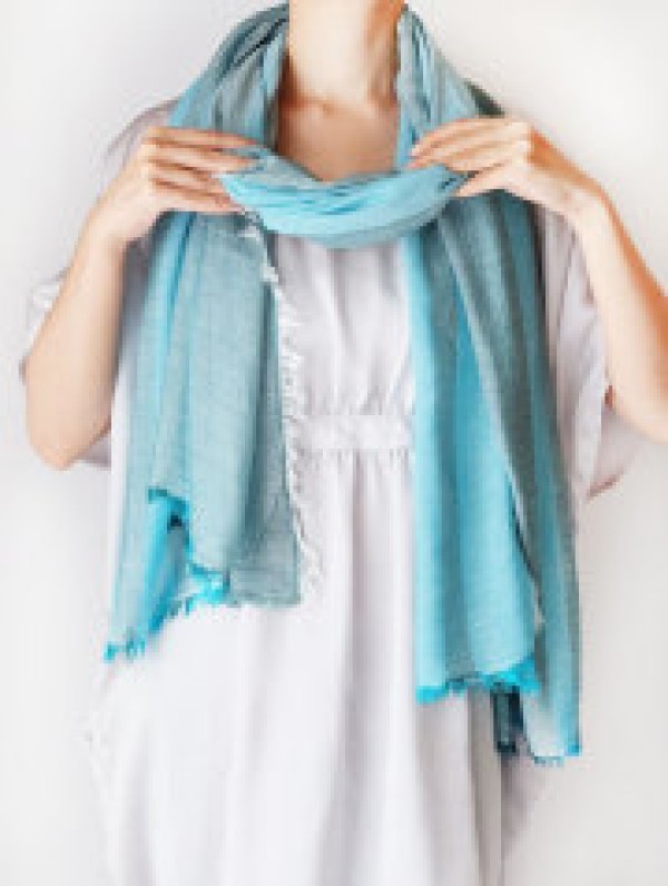 A comprehensive collection of various ways to tie a scarf, and 60 ways to tie a long scarf