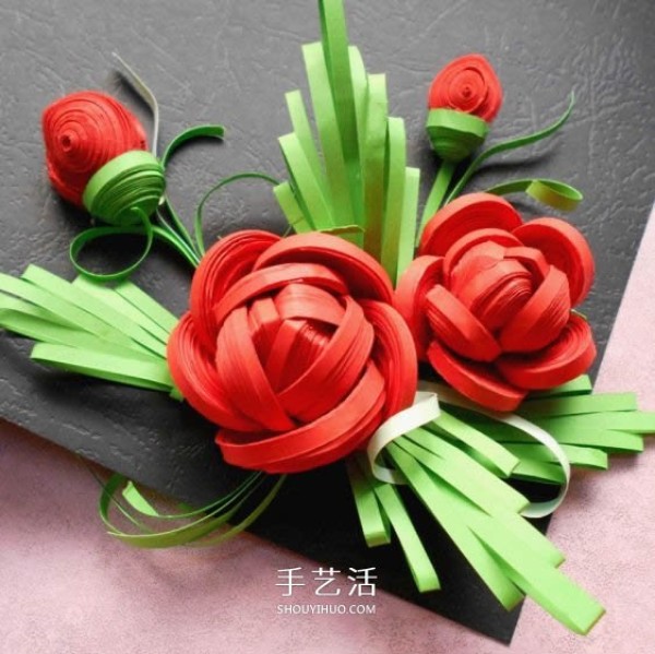 Illustration of how to make beautiful roses from quilled paper