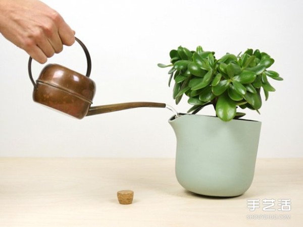 Waisted waist, I am short of water! Self-balancing flower pots make watering traceable