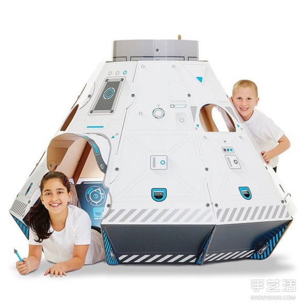 Cardboard spaceship-shaped assembled secret base toy