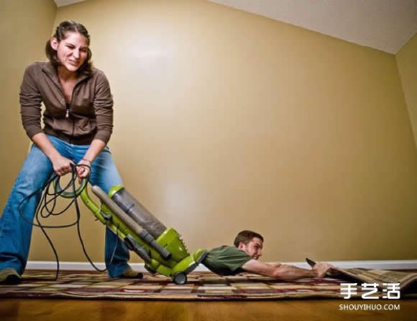 A prank couples selfie that makes people laugh, they feel a different kind of affection