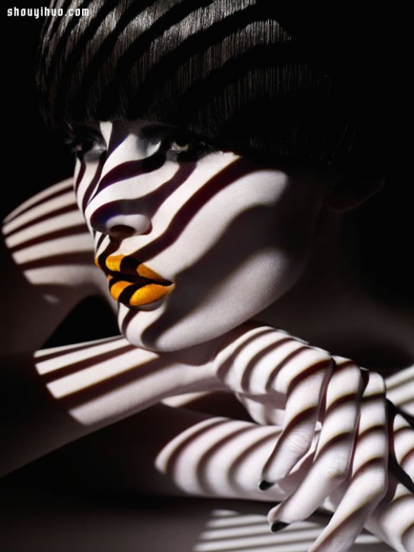 Light and shadow create the most fashionable dots and stripes