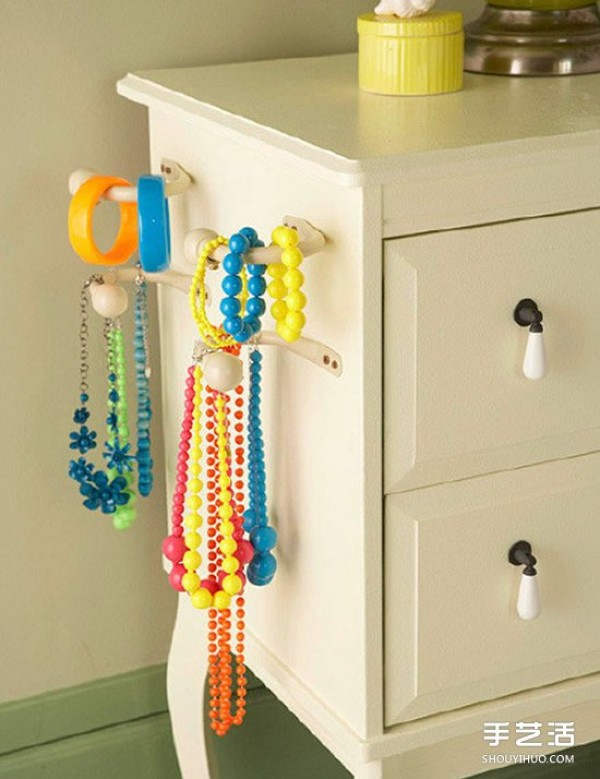 Simple and practical creative DIY method for storing jewelry